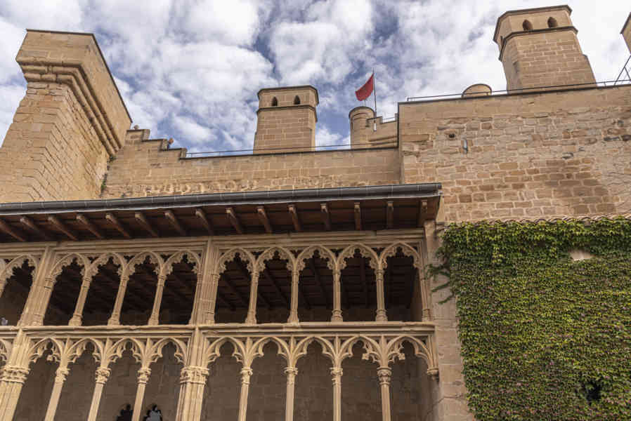 Comunidad Foral de Navarra 063 - Olite - palacio Real de Olite - Galería del Rey.jpg